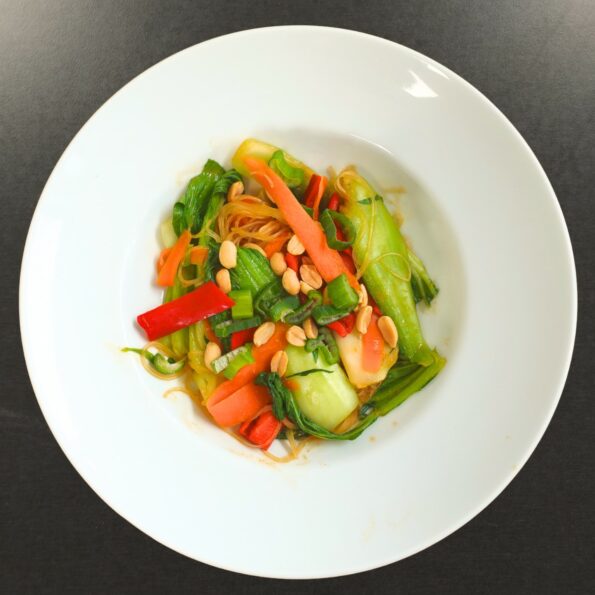 Asiatischer,Pak Choi Salat, mit Glasnudeln, Nudel-Salat, exotisch,vegan