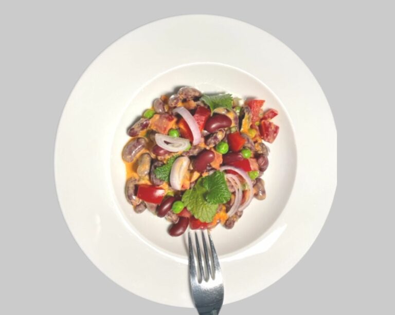 veganer Kidneybohnen Salat mit Paprika