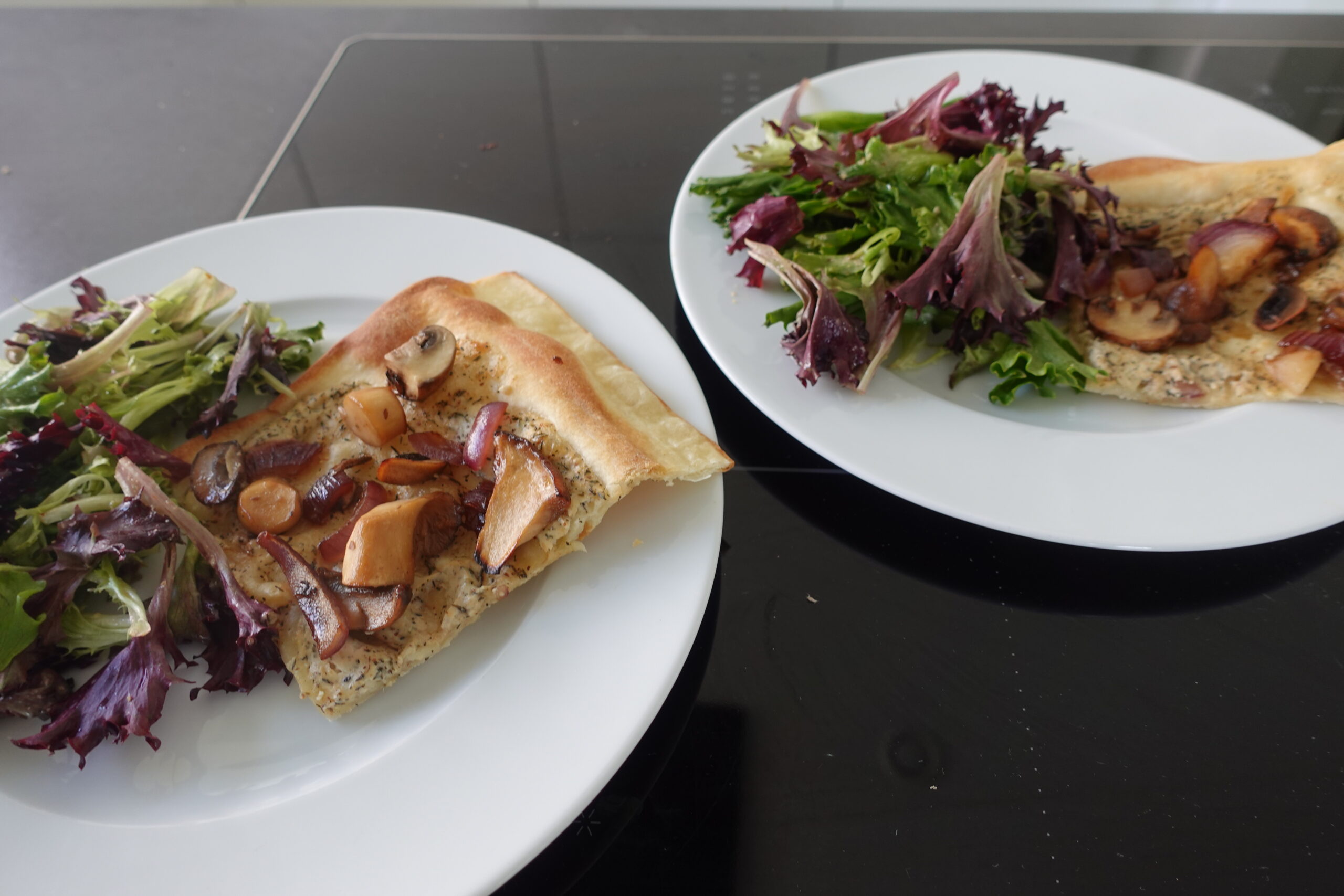 Flammkuchen, Teller,servieren