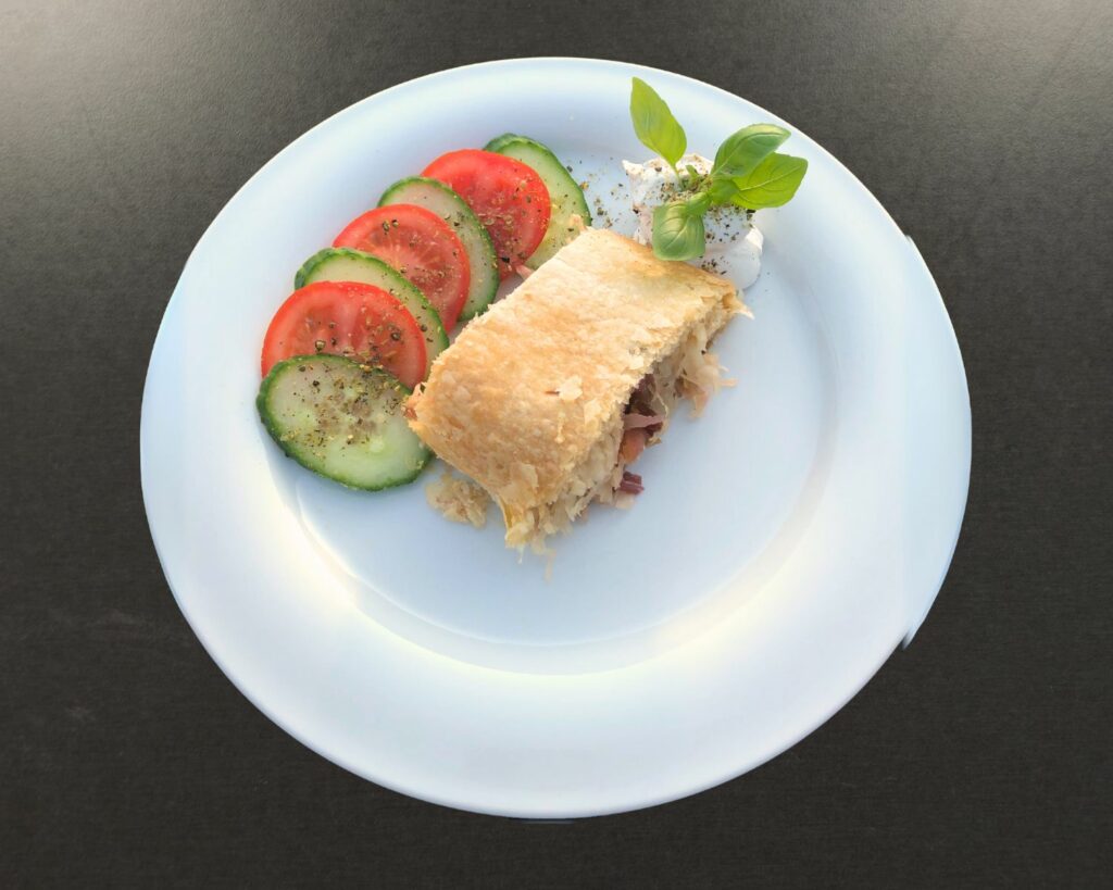Auflauf, Sauerkraut-Blätterteig-Strudel