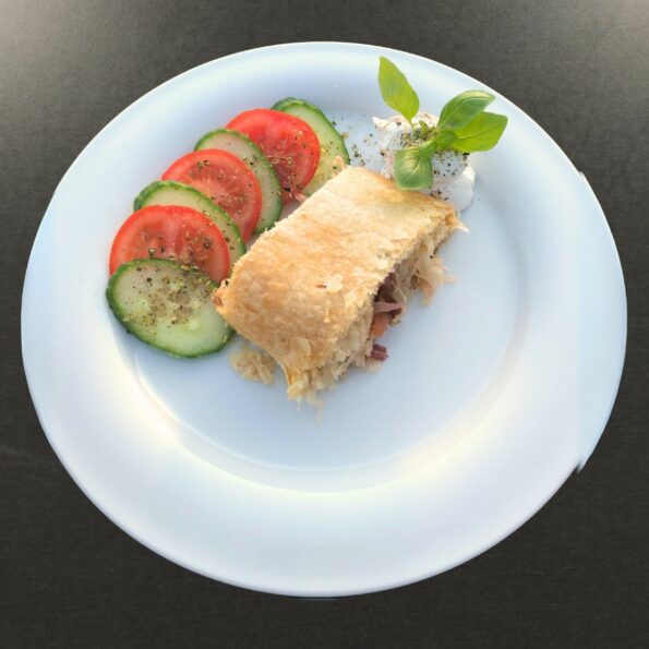 Auflauf, Sauerkraut-Blätterteig-Strudel