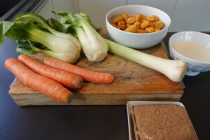 Zutaten, Gnocchi,Pak Choi ,Räuchertofu, geröstet, Ofen,Möhren,Hafersahne