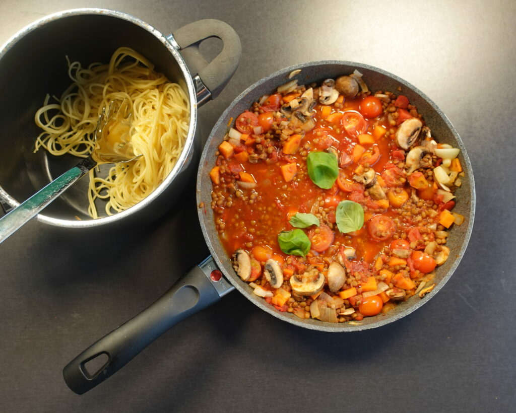 fertige Gemüse-Bolo,Töpfe,gesund,vegetarisch,linsen
