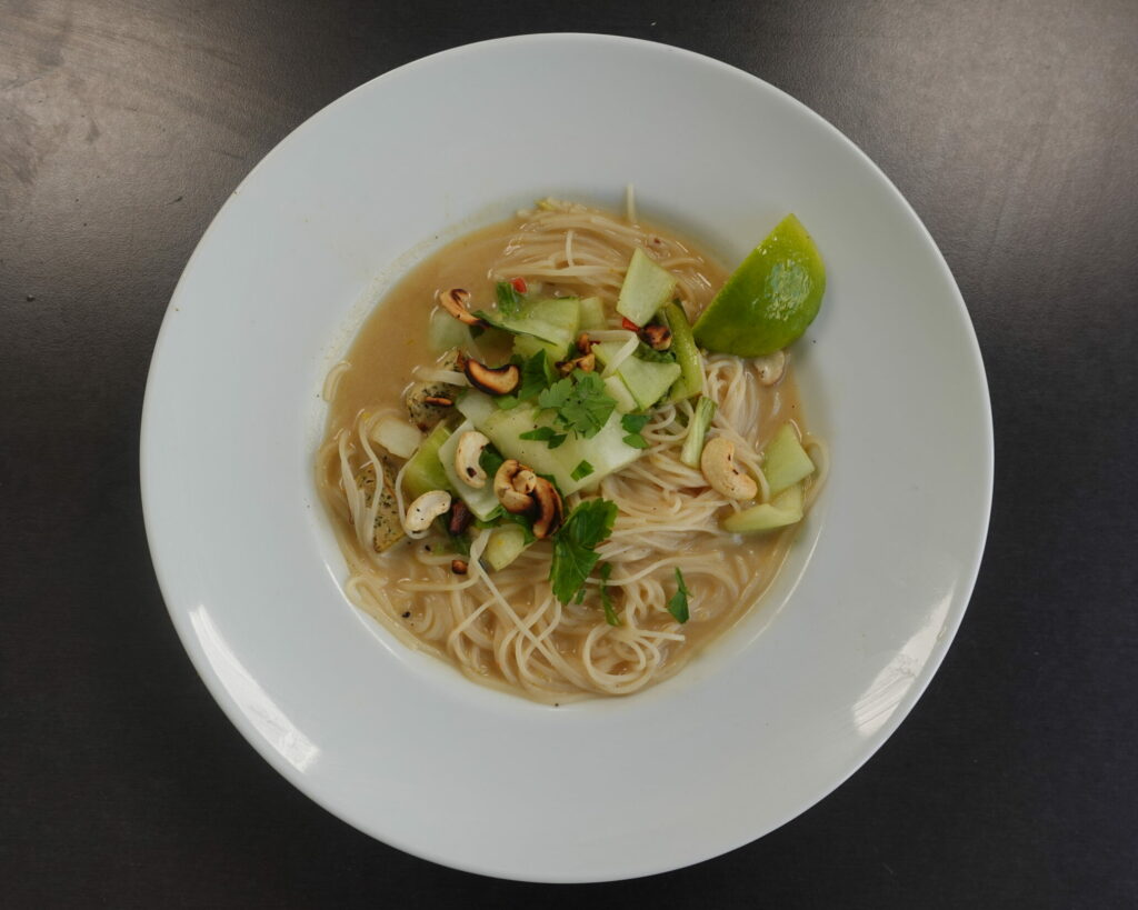 Köstliche Glasnudeln-Curry-Suppe – Einladendes Titelbild