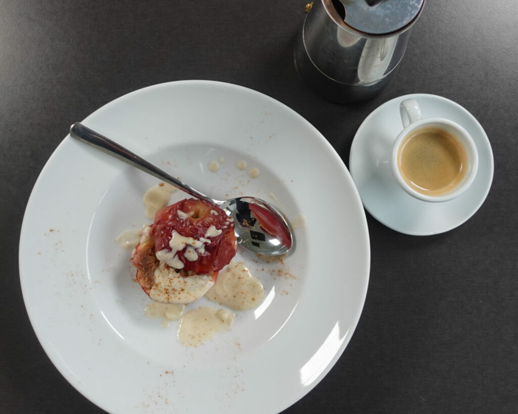 Äpfel backen, Apfeldessert, veganes Dessert, Zutaten, vegane vanillesauce ohne zucker, apfeldessert aus dem ofen