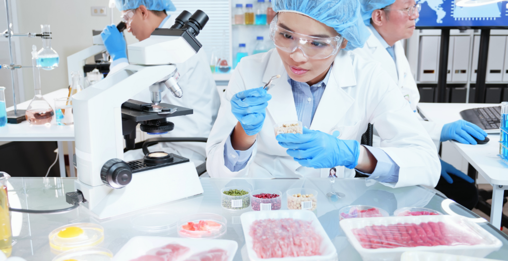 Chemiker,Labor,Lebensmittel,Analyse,Achtung,essen, Zusatzstoffe,Gefahr