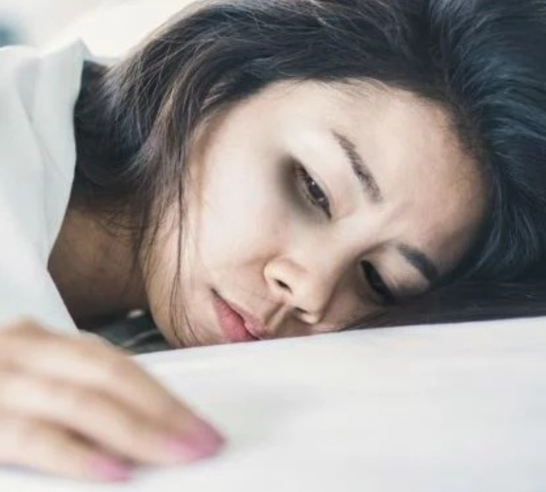 Frau,müde,Müdigkeit,kaputt,fertig,Niedergeschlagen,Prädiabetes